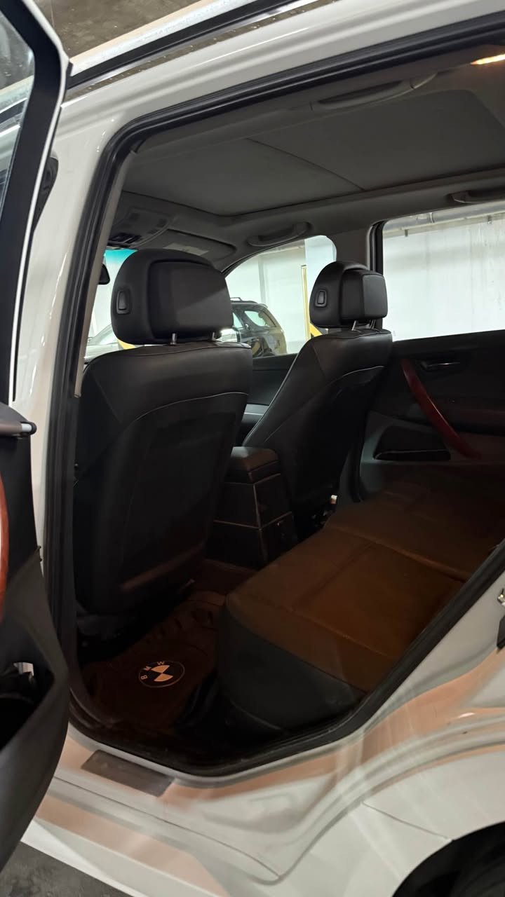 للبيع 2010— BMW X3
فول مواصفات

✅ بانوراما
✅ محرك 6 سلندر بنزين
✅ ايرباكات سليمة
✅ كشنات جلد كهرباء مع ميموري
✅ تدفئة كشنات (هيتر)
✅ تحكم ستيرن
✅ تثبيت سرعة
✅ أضوية زينون
✅ مرايا كهرباء مع نزول تلقائي عند الباركينغ
✅ طقم تايرات جديد أصلي
✅ بوليش كامل جديد
✅بادي كيت M

📌 السيارة بيها فقط 3 قطع صبغ خفيف بدون أي دواخل
📌 المحرك بشرط
📌 رقم أربيل
📌 الممشى: 250,000 كم

سيارة نظيفة جدًا، قوية، ومصروفها اقتصادي بالنسبة لفئتها
رقم اربيل 
مكان السيارة بغداد بغداد, العراق


**إذا كنت صاحب هذا الإعلان وتريد حذفه لأي سبب، رجاءا أرسل رسالة إلى الدعم الفني**