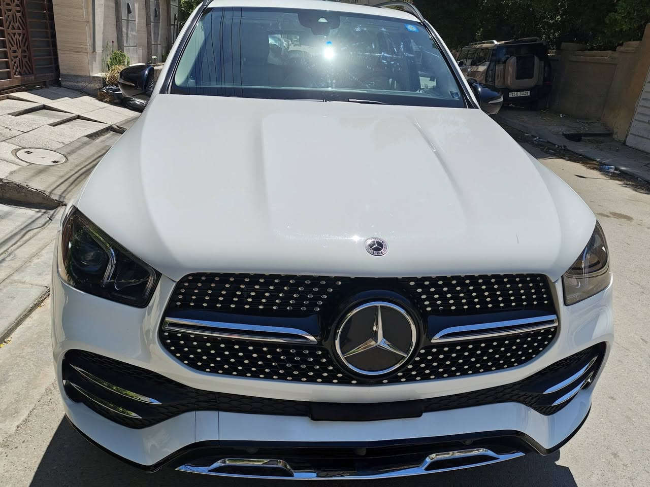للبيع Mercedes-Benz GLE 350
سيارة فخمة تجمع بين الأداء، الراحة، والتكنولوجيا الألمانية.
🚘 المواصفات:
الموديل: 2022
النوع: Mercedes-Benz GLE 350
الاستيراد: وارد أمريكي
محرك 2.0 تيربو بقوة 255 حصان مع ناقل حركة أوتوماتيكي 9 سرعات (9G-TRONIC). �
تصميم راقٍ ومقصورة فاخرة.
شاشة معلومات وترفيه كبيرة مع نظام MBUX.
كاميرات وحساسات، وأنظمة أمان ومساعدة قيادة متطورة مع خارطة العراق
عداد السير : 17000 كيلو متر
✅ السيارة نظيفة وجاهزة للاستخدام.
📞 للتواصل: ( ***********) للجادين فقط 
💰 السعر: ( 43000$)
