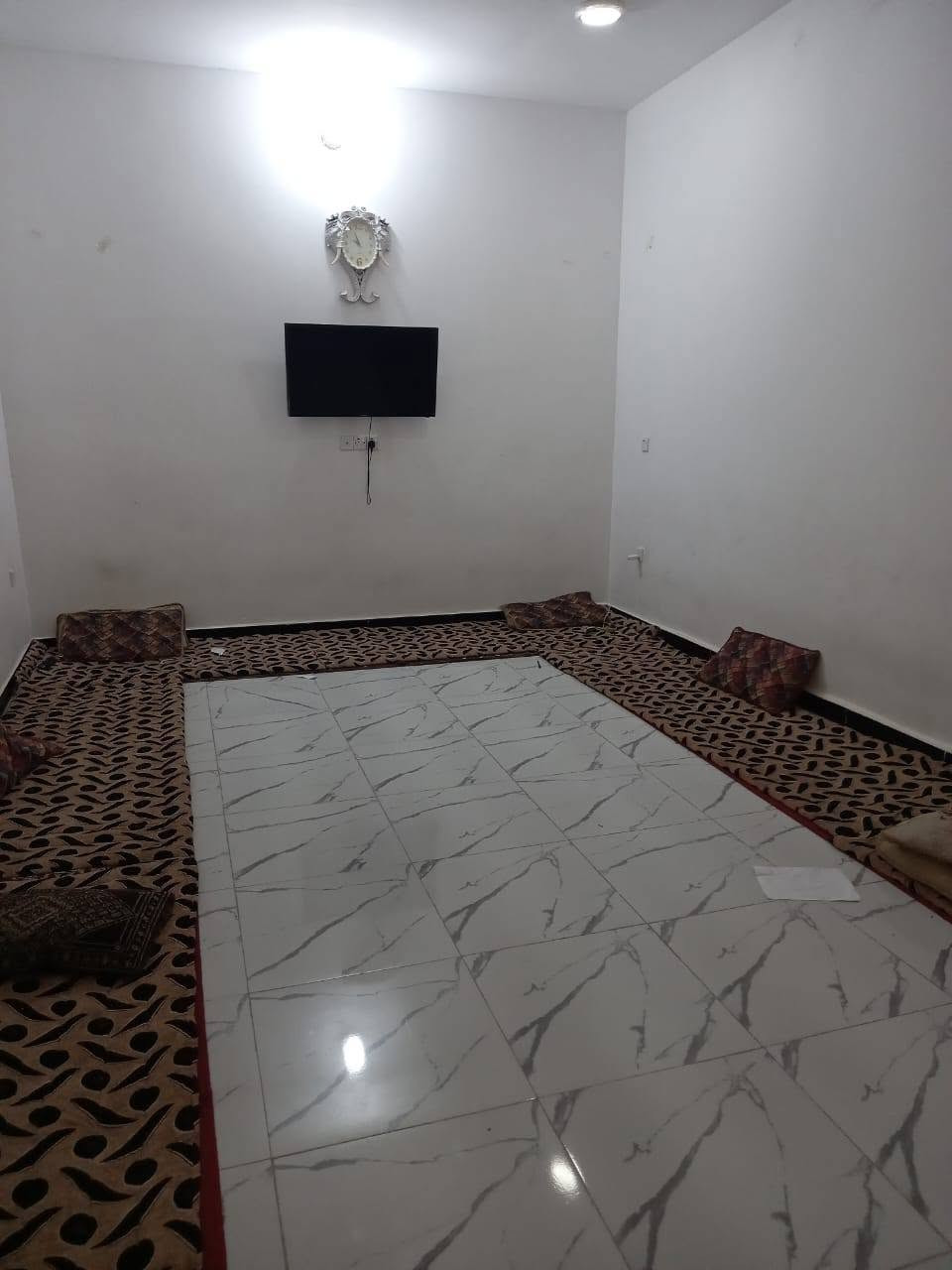 السلام عليكم بيت للبيع حي ذويب الاول مساحه 240 متر للئستفسار ***********
