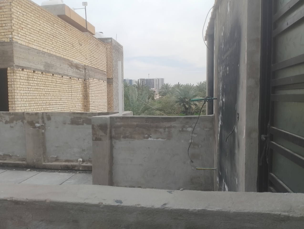 دار للبيع 70 متر
طابق واحد غرفة ومطبخ وصالة وخدمات 
شارع مقرنص مجاري وكهرباء ومي 
كامل خدمات سند زراعي 25 ملك صرف 
عرض الشارع 6 متر
 بسعر مناسب 

للاستفسار ***********
