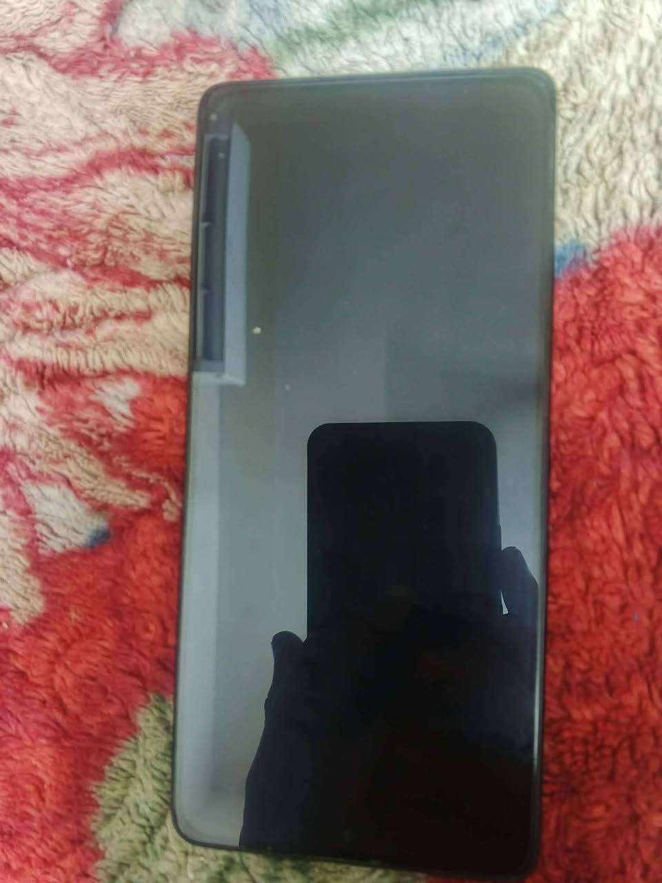 السلام عليكم جهاز نظيف جدا بس الظهر مثل ما موضح عدكم من ورى الكڤر غراضة كاملة كارتون راس الشاحنة 67 w جهاز آخذة افتر بي الدنيا كلها لا مفتوح ولا مصلح ولا مبدل بي اي شي  السعر 240 الف  ما عندي توصيل ابد مكاني بغداد الشعب هذا رقمي تفضل واتساب ***********
