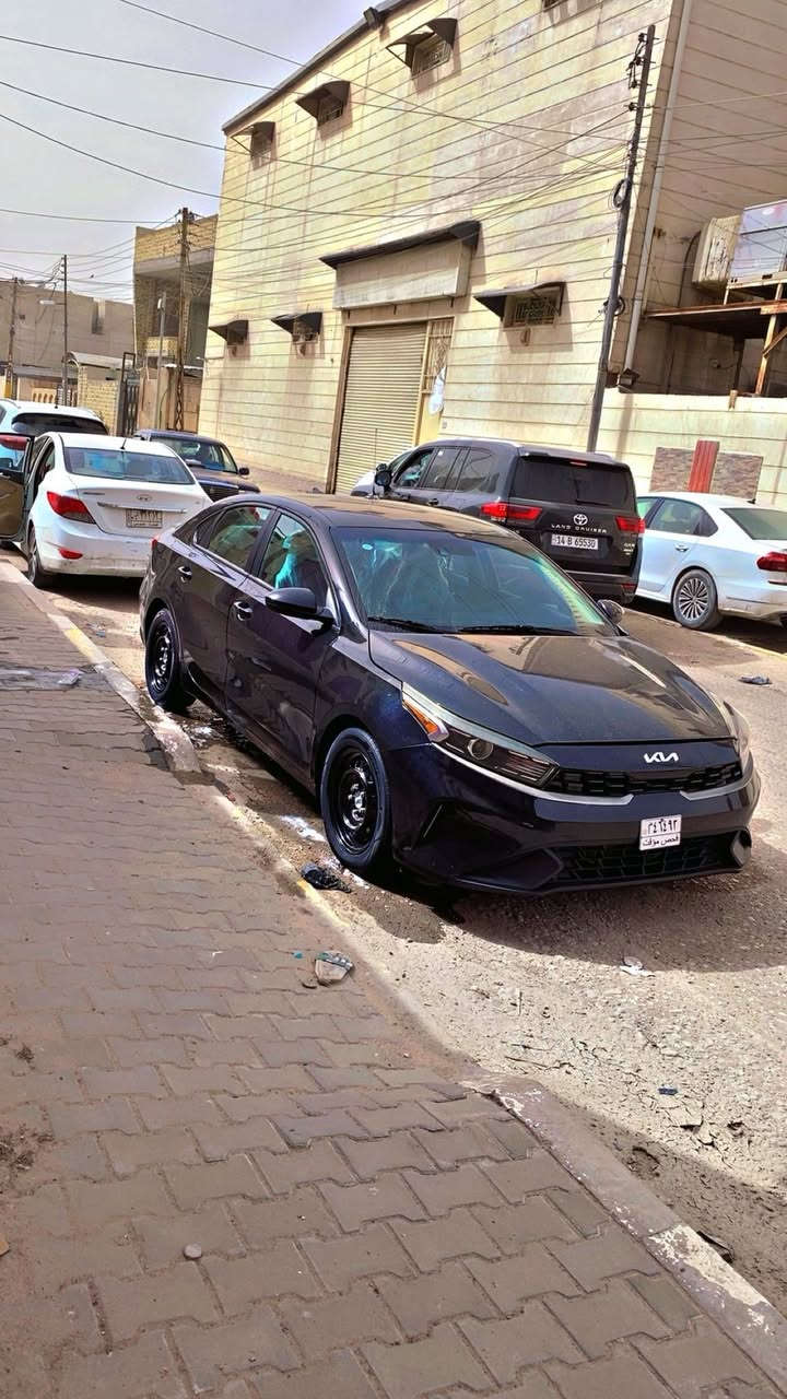 للبيع كيافورتي موديل 2024سياره بدون رقم منفسيها باسمي تترقم جميع محافضات ماشيه 24الف سياره نص فول تحم ستيرن قياده ذاتيه تحديد مسار توقف ذاتي كرمره دواره سياره جديده وجاهزه للخير ضربتها بلبجم وصور حادثها بلصور سياره كير المرغوب At مو سيفيتي السعر 115 وبيها مجال رقم ***********
