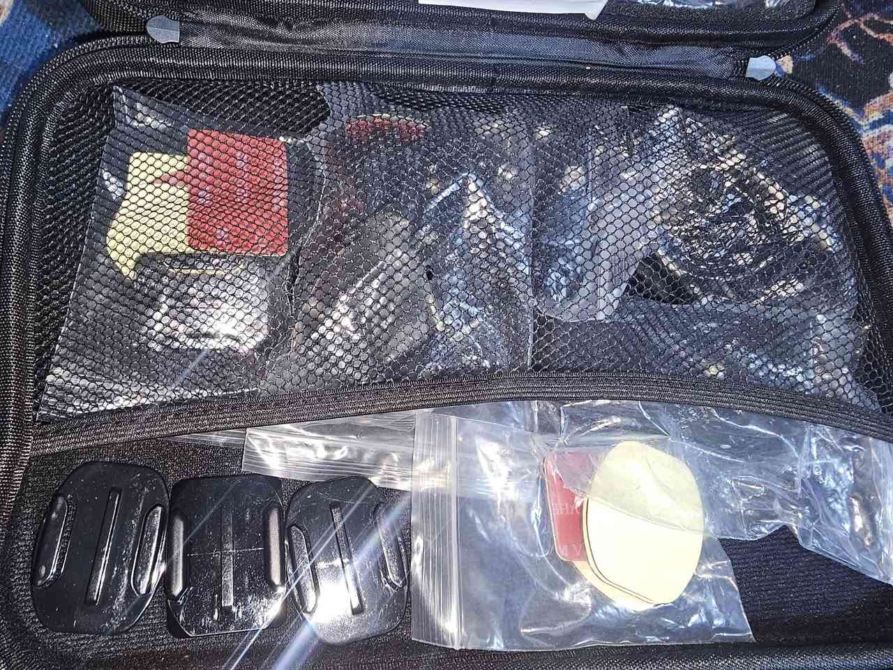 السلام عليكم متوفر للبيع كاميرتين مميزتين لعشاق التصوير الاحترافي وتوثيق المغامرات والفلوغات
1 الكاميرا الأولى نيكون دي 3200 كاميرا احترافية
​الموديل Nikon D3200
​النوع كاميرا احترافية DSLR ممتازة جدا للمبتدئين والهواة في تصوير الأشخاص والمناظر الطبيعية
​العدسة المرفقة عدسة زووم نيكون الأساسية AF-S NIKKOR 18-55mm مزودة بمانع اهتزاز وخيار فوكس أوتوماتيك وعادي
​الملحقات حزام الرقبة  من نيكون
​2 الكاميرا الثانية غو برو كاميرا أكشن للمغامرات والفلوغات
​النوع كاميرا أكشن رياضية GoPro مقاومة للظروف الصعبة وتصوير الفيديو الرياضي والرحلات
​الملحقات حقيبة حماية مخصصة وقاعدة تثبيت بالإضافة إلى غطاء وحافظة حماية شفافة ضد الماء
​الحالة نظيفة وشغالة وعلى الفحص كما هو موضح بالصور
​
​مكان التواجد بغداد 
​للتواصل والاستفسار
السلام عليكم متوفر للبيع كاميرتين مميزتين لعشاق التصوير الاحترافي وتوثيق المغامرات والفلوغات
***********

