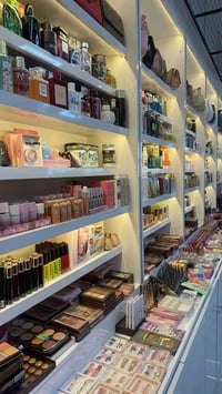 موظفة • محل كوزمتك • البلديات