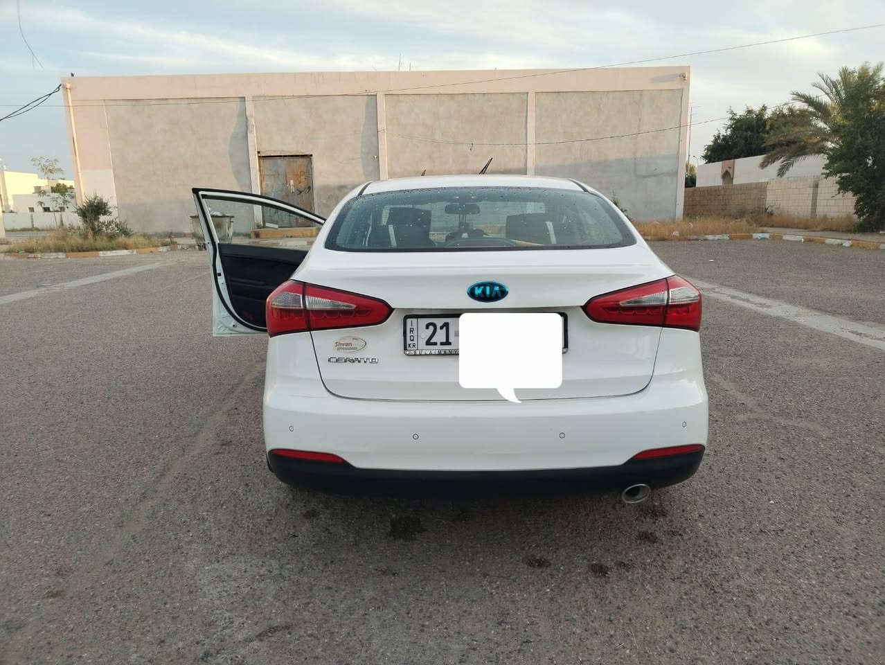 السلام عليكم 

مكلف بالنشر 

كيا سيراتو 2014 خليجي
مكفولة من الصبغ والشخوط 

رقم سليمانية دولي بأسمي سنوية لل 2029
شرط التحويل 

محرك 1600 دوش
محرك وكير شرط 
ماشية 145 الف كيلو
مواصفاتها 

حساسات امامي خلفي 
اشاير مري 
تحكم ستيرن
شفتات ستيرن 
مثبت سرعة 
لد امامي خلفي 
لايت عدسة 
كشافات ضباب 
مري شفط اوتو 
تبريد قطعتين 
4دسك 
يدات بوب داخل وخارج نيكل
دوسات السايق نيكل 

السيارة مكفولة وجديدة 
تبريد ثلج 
تدفئة نار 
كهربائيات كلها شغالة وسليمة 

مكان السيارة 
صلاح الدین الدور المجمع السكني 
السعر 125 وبيها مجال 
للاستفسار***********
