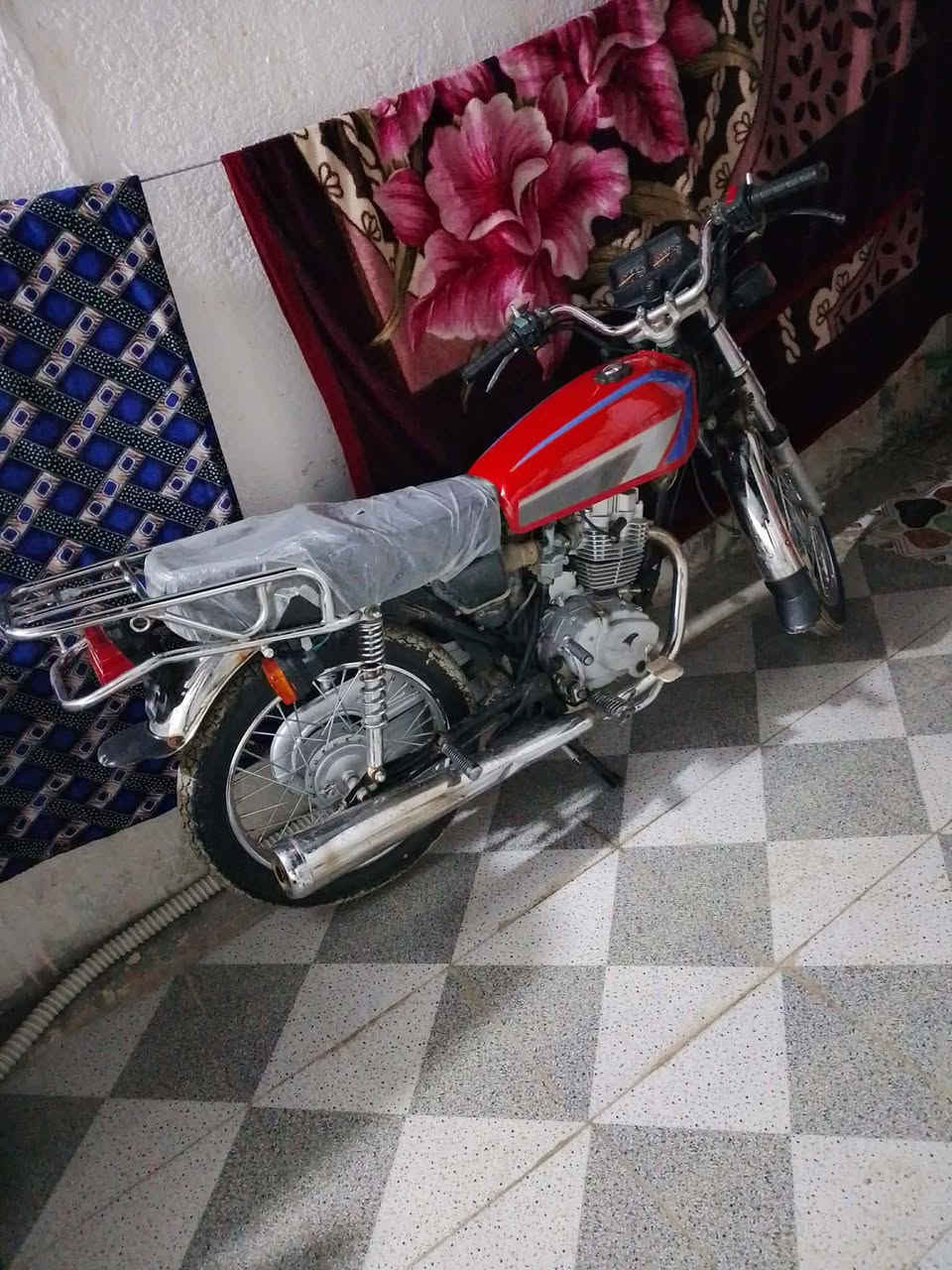 دراجه يرانيه لبيع وراق صولي كامله   سعر 700 وبيع مجال شراي يراسل بخدمته


**إذا كنت صاحب هذا الإعلان وتريد حذفه لأي سبب، رجاءا أرسل رسالة إلى الدعم الفني**