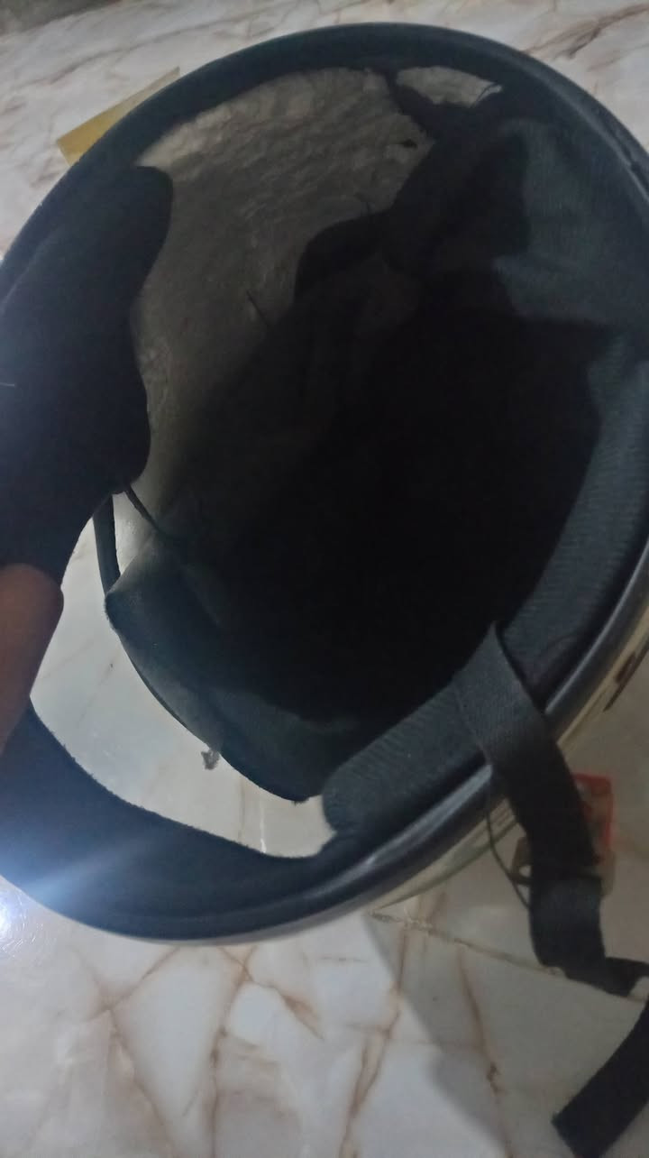 سلام عليكم جنطه دلفري وياها جفوف وخوذه ابيعهن كلهن سوه مابيع شغله وحده ٣ قطع الجنطه واخوذه والجفوف ابيعهن سوه السعر 25 وبيها مجال الاتصال على الرقم ***********
