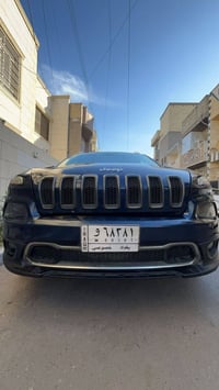 جيب شيروكي بزون موديل 2018 , مواصفات عادية امريكية حادث بسيط جدا بدون ...