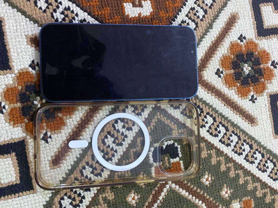 سلام عليكم آيفون ١٣عادي كامل ملحقاته كارتونه موجوده ذاكره ١٢٨ دبل سيم كرت بس مبدل بطاريه السعر 350 تصال ***********
