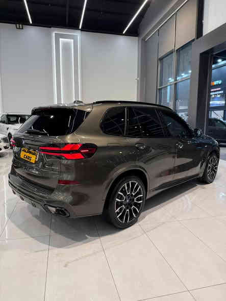 BMW X5 xDrive 50e 
M SPORT PACKAGE

شكل جديد🔥🔥

موديل:2024  
B58 TU2 3.0 16 turbo
سلندر:6 سلندر
 ماشي:25 الف مايل
شريكه:وارد اميركي كلين تايتل

 مواصفات:
الكاميرا الخلفية - سقف بانورامي - صندوق كهربائي - التحكم على المنحدرات - كاميرا 360 - تدفئة المقاعد - تبريد المقاعد - فتحة
السقف - بصمة - شاشة - مراقبة النقطة العمياء - التحكم التلقائي في درجة الحرارة - نظام بدء التشغيل - نظام فرملة الطوارئ - 8 وسادة
هوائية - المصابيح الأمامية ليد - مصابيح الليزر الأمامية - عرض المعلومات على الزجاج الامامي - تدفئة مقود القيادة - لوحة قيادة رقمية
- إنارة محيطية - أبل كاربلاي - مقاعد تدليك - xDrive

***********
***********

