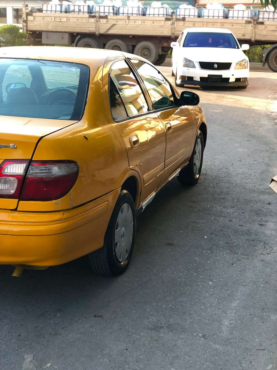سەنی
مۆدیل2001

سەیارەکە ڕەقەم و سەنەوی بە شەرتی حاسیبە

لیدراو ھڵگەڕاوی بە شەرت

گیڕ و مەکینەی مەزبووتە

کارەبای مەزبووتە

جوار تایەی لۆکێ لەسەر 

***********
