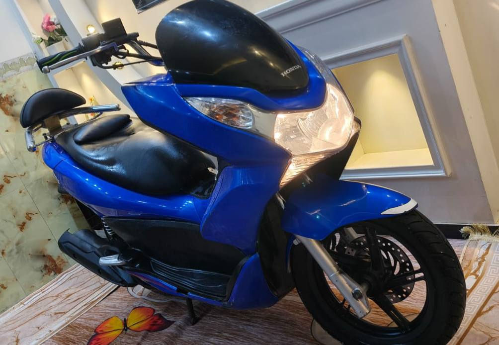 السلام عليكم pcx جيل الاول ياباني jf استان حساس وحساس ازدحام دراجه تخبل جيب فيتر وتعال السعر ١٢ وبيهه مجال حك الجيه واتساب ***********
