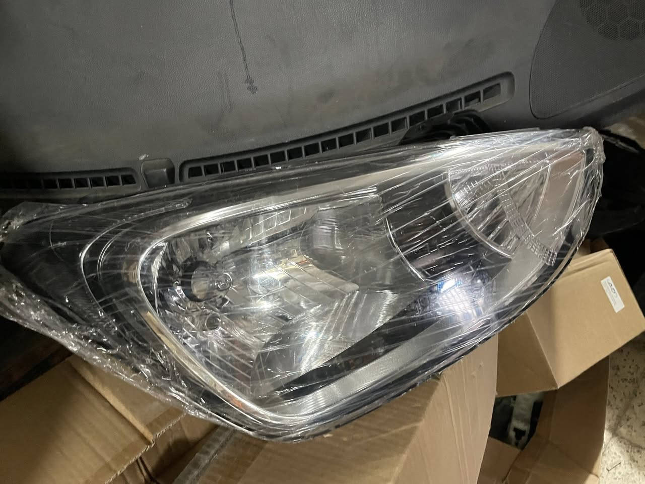 كلشي متوفر للهونداي. i10  
بطاين جاملغ 
لايت. . بك لايت. 
دعاميه. 
يوجد توصيل. 
للاستفسار. ***********
