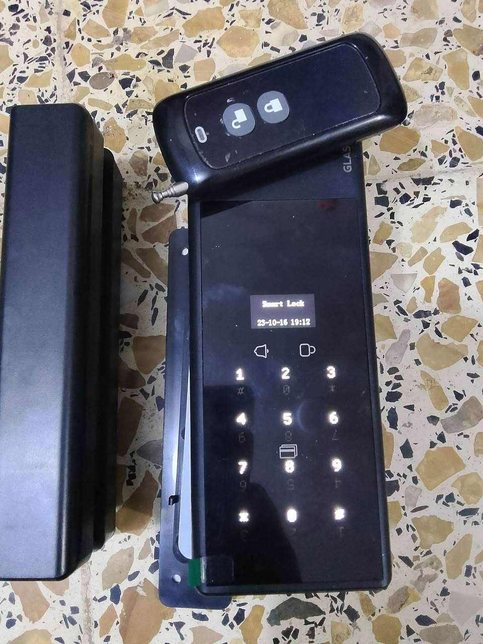 للبيع يدات باب بسورد كارت بصمه رموت للبيع مال بيبان جام هذا رقمي للستفسار ***********
