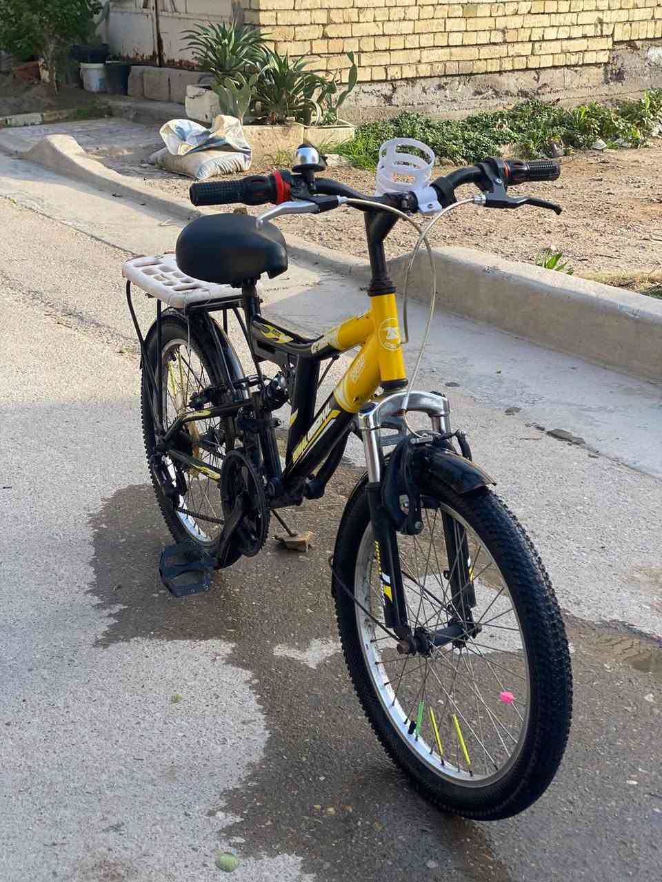 سلام علیکم  شباب بایسکل یاباني 6 نمر خلفیه و 3 نمر امامیه ودبلات امامیه و دبل خلفي  بایسکل کامل بلادي کلشي ما مبدل بي و لا مفتوح بي اي شي  ویاله موس ما بیهن عواج کلشي موضح بل صوره سعره 75 وبي مجال  الطیبین مکاني بغداد الشعب الاستفسار ***********
