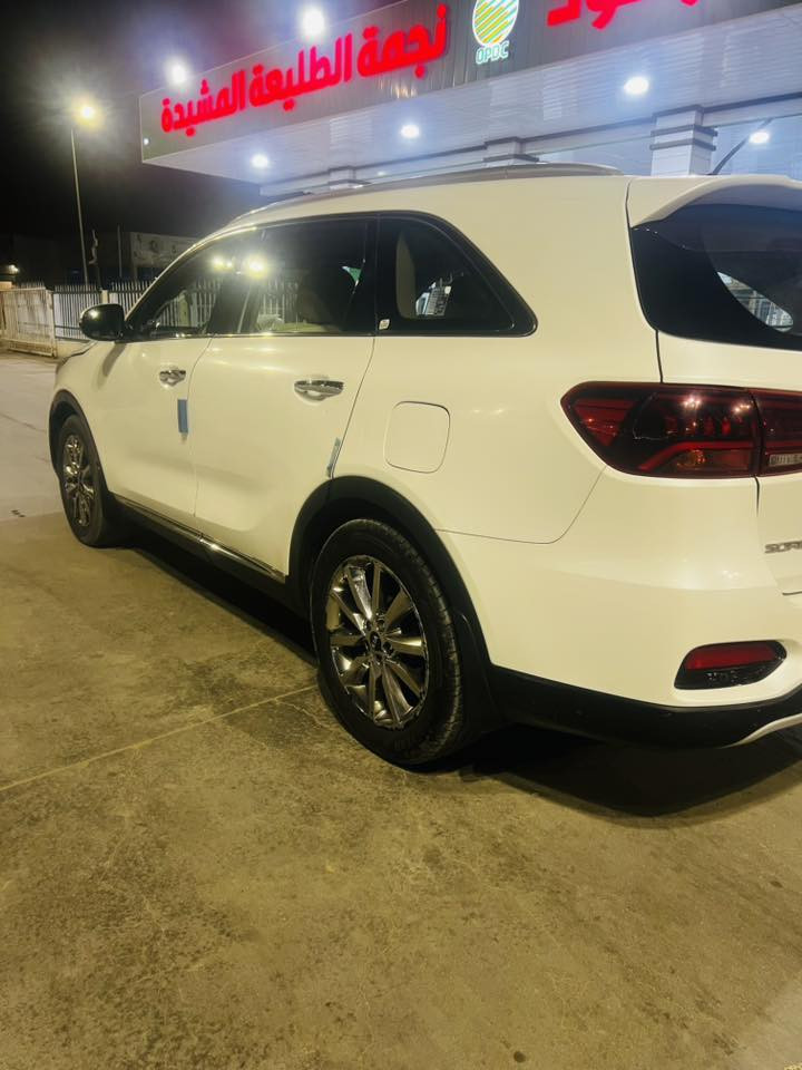 السلام عليكم (مكلف بالنشر )كيا سورنتو 2020 بنيد امبدل وجاملغ وباب السايق بيه رشه صبغ خفيفه كير ومكينه مكفولات رقم اربيل بسمي 6سلندر جلد كرسين كهرباء صندوق ذكي كامره خلفيه وبقيه الموصفات المعروفه مكان السياره بابل ناحيه الطليعه 
السعر 190وبيها مجال رقم صاحب السياره 

0781 866 9920
