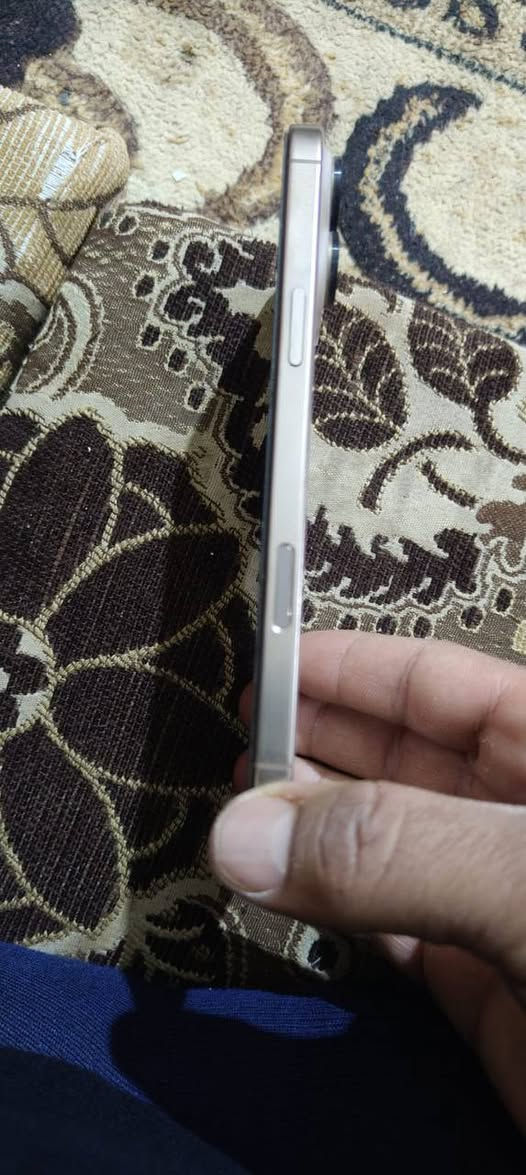 السلام عليكم أخوان 
أيفون 16برو ماكس شرق الاوسط بطاريه 100
نضافته 100%
اتصال ***********
