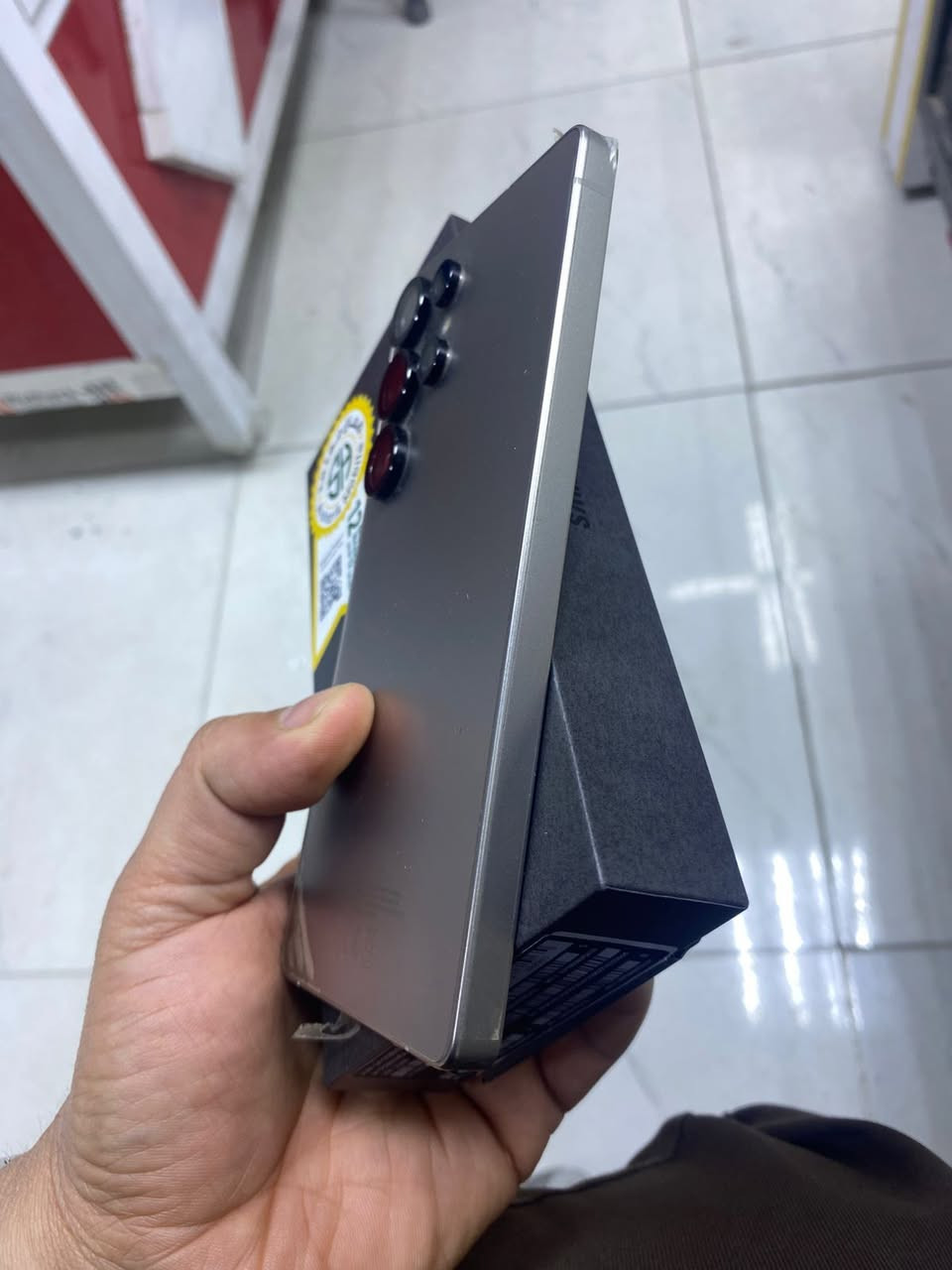 اس 25 الترا الذاكرة 256 شرق اوسط ضمان من  الشريك الجهاز مغلف  جديد السعر 1100 وبي مجال بسيط رقمي ***********
