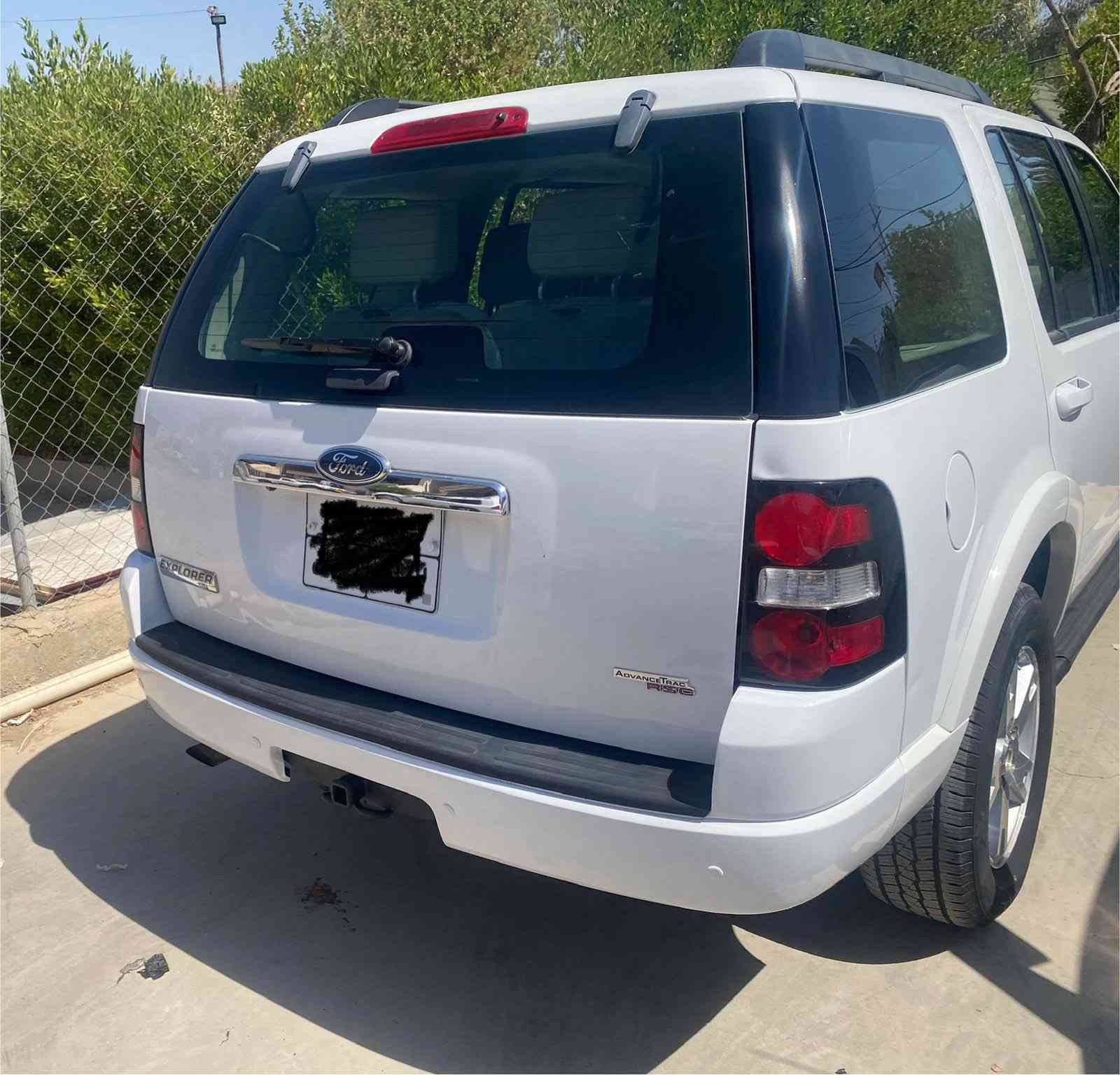 فورد. اكسبلور
2007
بدون صبغ 
گير محرك اكسل بشرط 
واتساپ 
***********
