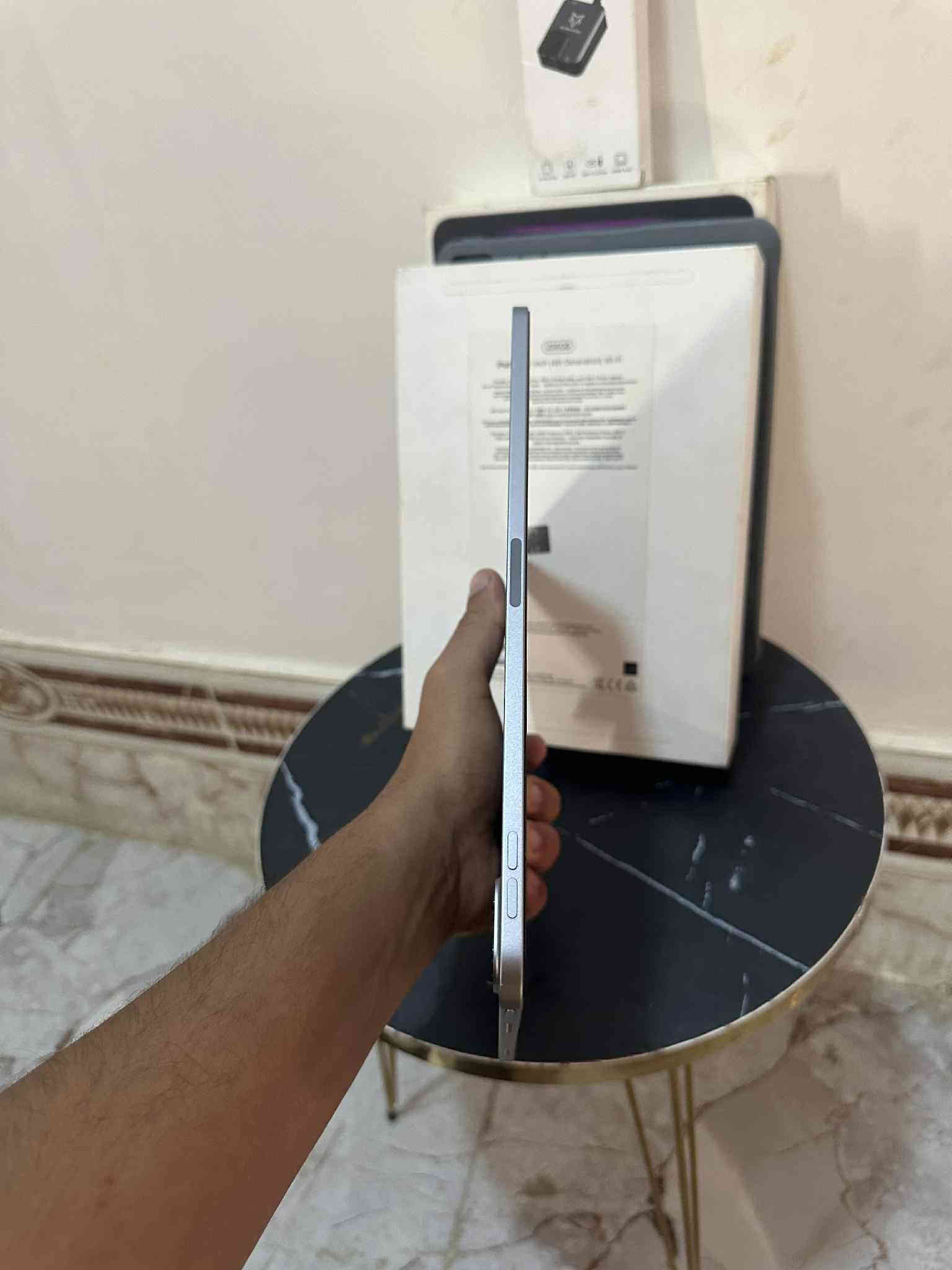 أيباد برو حجم 11 انج m2
اصدار الايباد 2023 نضافه الجهاز ١٠٠٪ يعني شخط مابي 
الجهاز جديد ونضيف لا داخل صيانه ولا مفتوح ولا ملعوب بي ع الفحص وين ميعجبك افحص مشحون 160 مره البطاريه 99٪ الذاكره 256 ببجي 120 فريم كامل 
السعر 675 المكان الحله فقط بيع بدون مراوس 
بي فقط فطور ب الكلاسه مماثره ابد مأشره بالصوره ضمان 3 ايام اي مشكله بي يرجع غراضه كامله كارتون وشاحن وكيبل ولاسق وكفر كيمنك مال العاب خاص وسماعه وادابتر شرط اصليات كل هذني وي الايباد
***********
