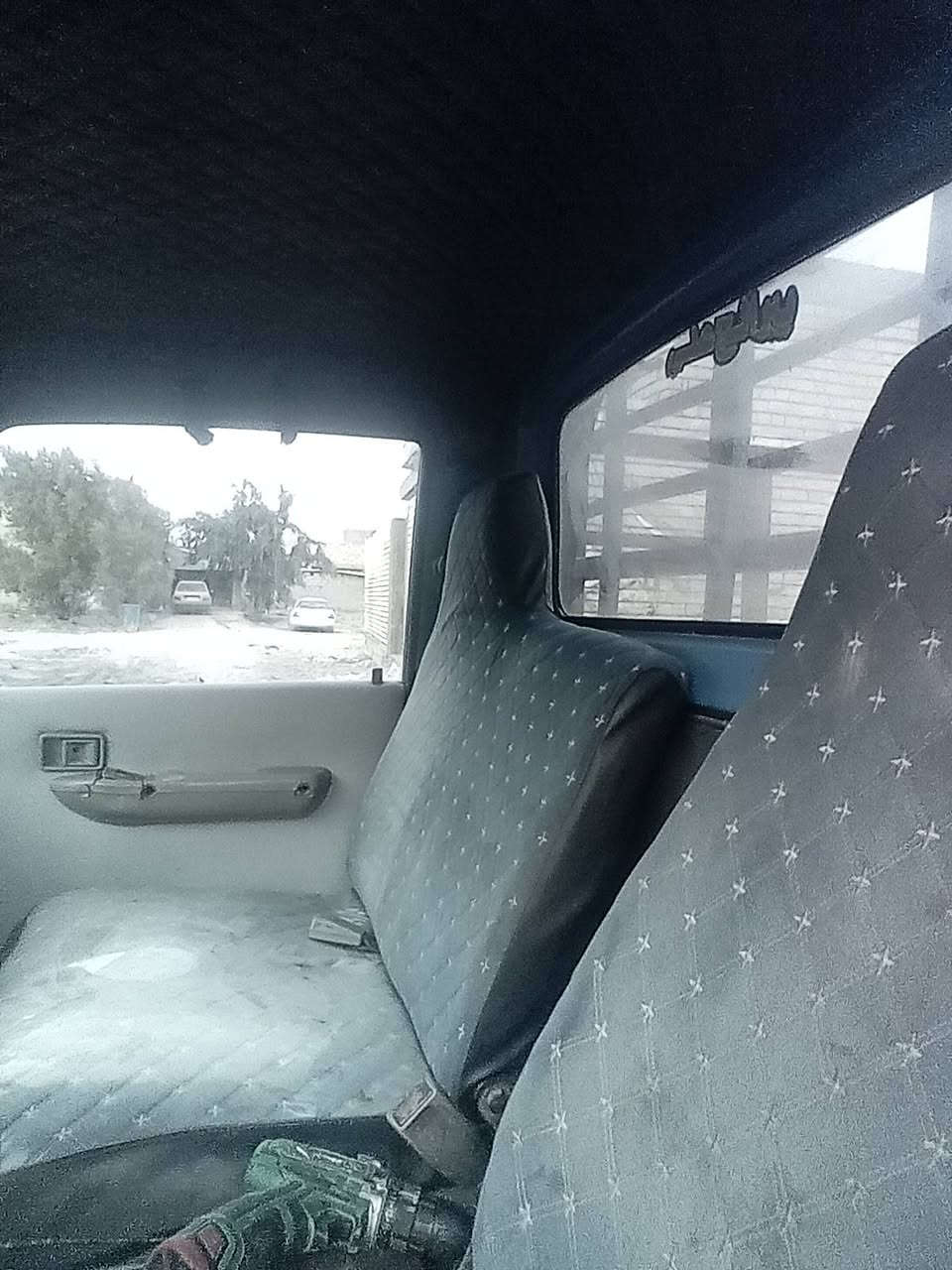 سلام عليكم عندي كيا حمل ٩٤ محرك يبخر قليل   رقم انكليزي بغداد بسمي  ٤٠ وبيها مجال ***********
