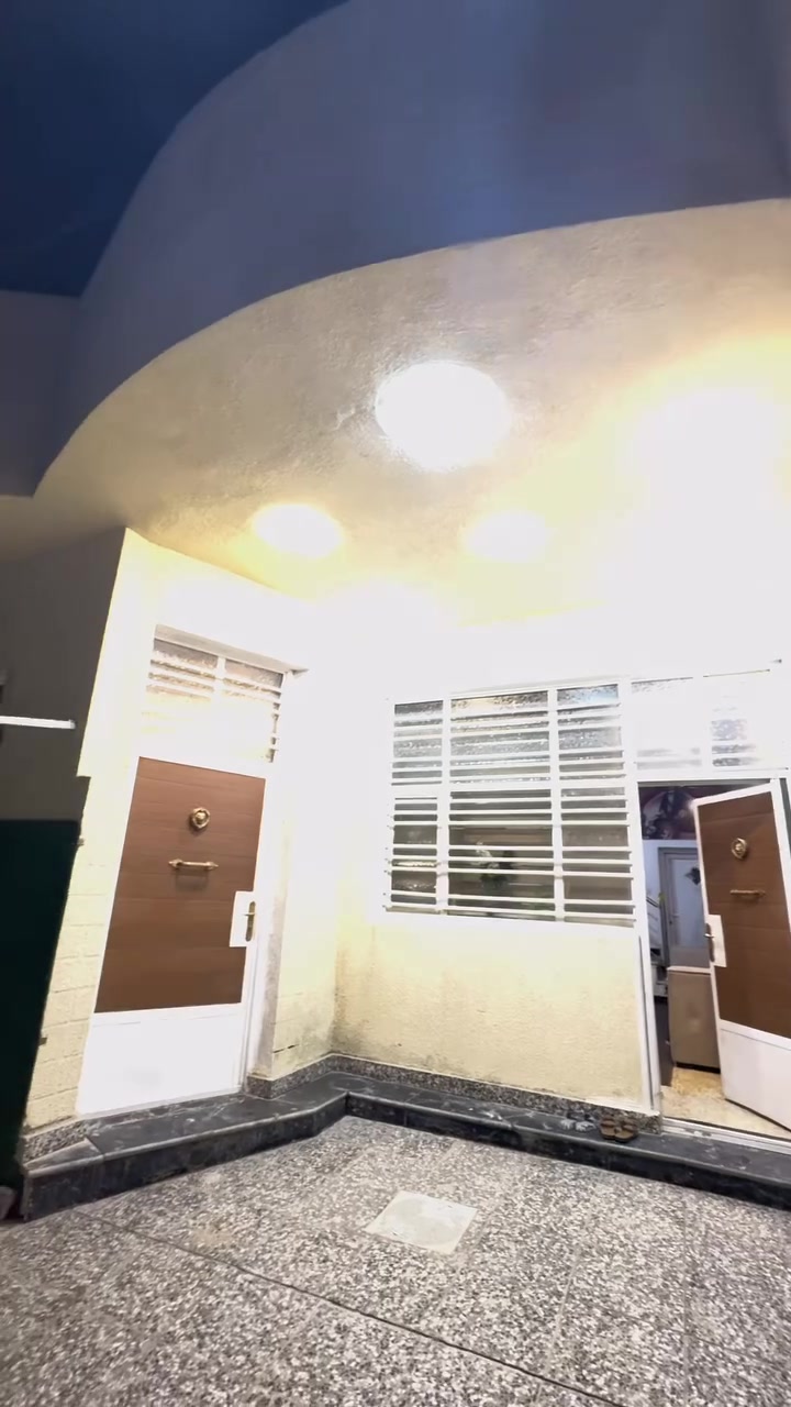 🏡 فرصة مميزة للبيع 🏡

دار سكني بمساحة 120 متر مربع 
واجهه ١٠ ونزال ١٢ 
تصميم مريح ومناسب للعوائل ومخدوم.
✨ تفاصيل الدار:
 • طرمة أنيقة + حديقة جميلة 🌿
 • صالة مريحة كبيرة 
 • هول كبير 
 • غرفتين نوم
 • مطبخين
 • 3 حمامات
💡 الدار مرتب وجاهز للسكن، تقسيم عملي يوفر راحة وخصوصية لجميع أفراد العائلة.

📍 الموقع: (زراعي ابو كرار  ع الشارع العام ٢٥ عرض)
💰 السعر: (١٣٥) وبي مجال

📞 للاستفسار والتواصل: (***********)
