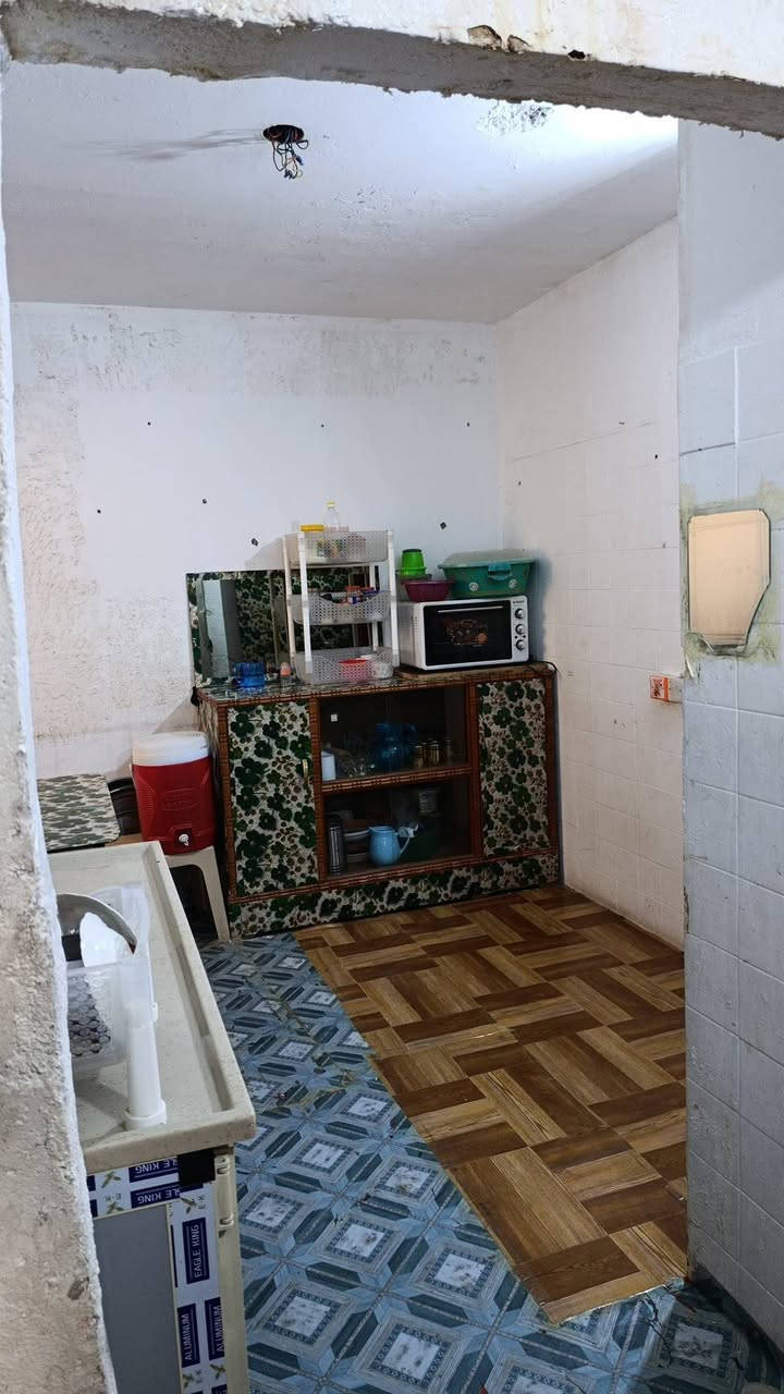 السلام عليكم شقة طابق ثاني قرب مدرسة النبراس للبيع هيه والاثاث او بدون اثاث السعر خاص او للأستفسار الاتصال على الرقم ***********
