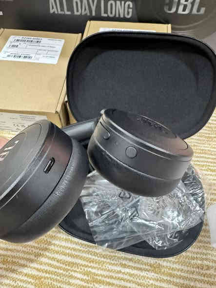 عندي قطعتين الوحدة ٧٥ الف  ماعندي توصيل***********
