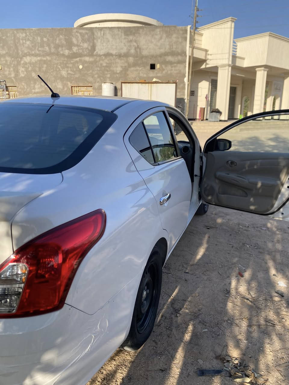 السلام عليكم رمضان كريم ع الجميع انشاءالله  نيسان صني مصري موديل2024سياره حلوه ونضيفه بيها بارد جاملغ امامي وخلفي صفحة السايق والبقيه كفاله سياره جديده يعني ماشيه56الف 
سعر السياره 120 وبيها مجال الاستفسار***********
الشراي فقط مكان السياره البصره الزبير
تحياتي الجميع
