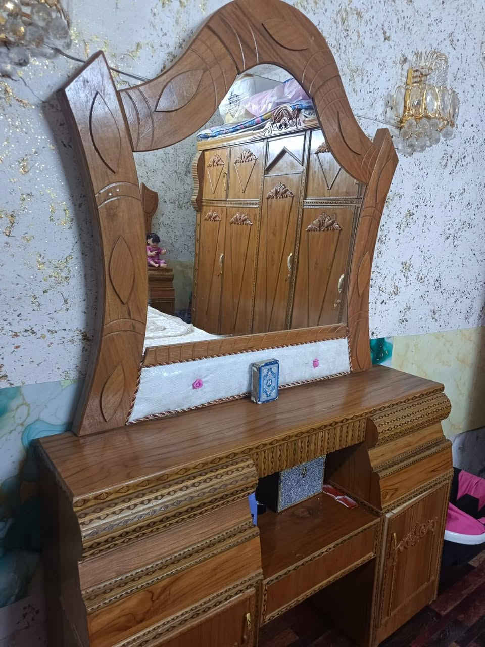 سلام عليكم غرفه نوم تسكام جديده ماصرله اقل شهر من مشتريه  سعره 850 وبيه مجال تواصل رقم وتساب ***********
