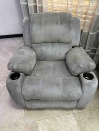 كرسي استراحة حركتين اخو الجديد للبيع بسعر مناسب  ٢٧٥ الف  ٠٧٧٠٨٨٨٠٨٨١