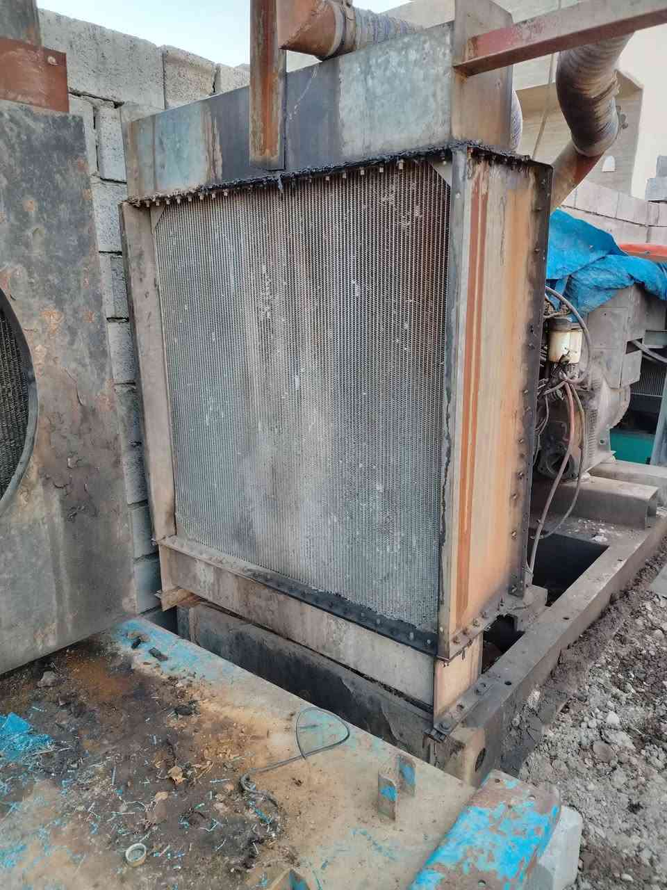 من رخصت الدمن مولدات عدد٢ البيع واحد كمنز ٢٤ مولده ٢٠٠ بيه كازكيت والثانيه فولفو ٧٣  كاطعه كرنك
مولده ٢٠٠  كيفي سانفورد ***********
