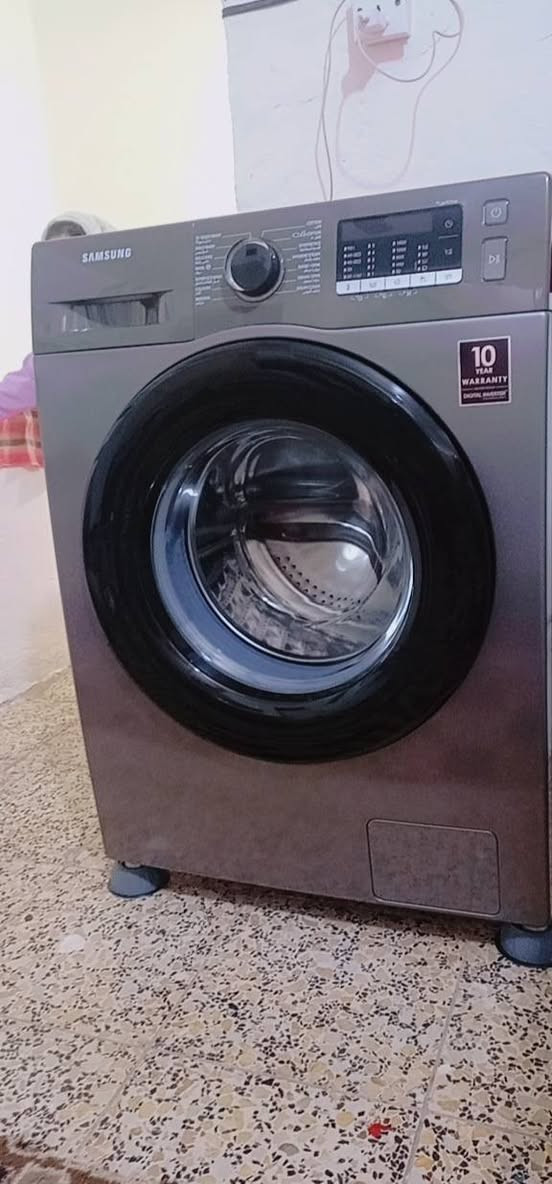 سلام عليكم غسالة فول اتوماتيك ماركه سامسونج سعة 10 كيلو موصفات هواي بيه غساله استعمال قليل كلش سبب البيع انتقال لمكان اخر سعره ٤٥٠ الف وبيه مجال والله ماخذه ٧٥٠ الف مكاني الدوره ***********
