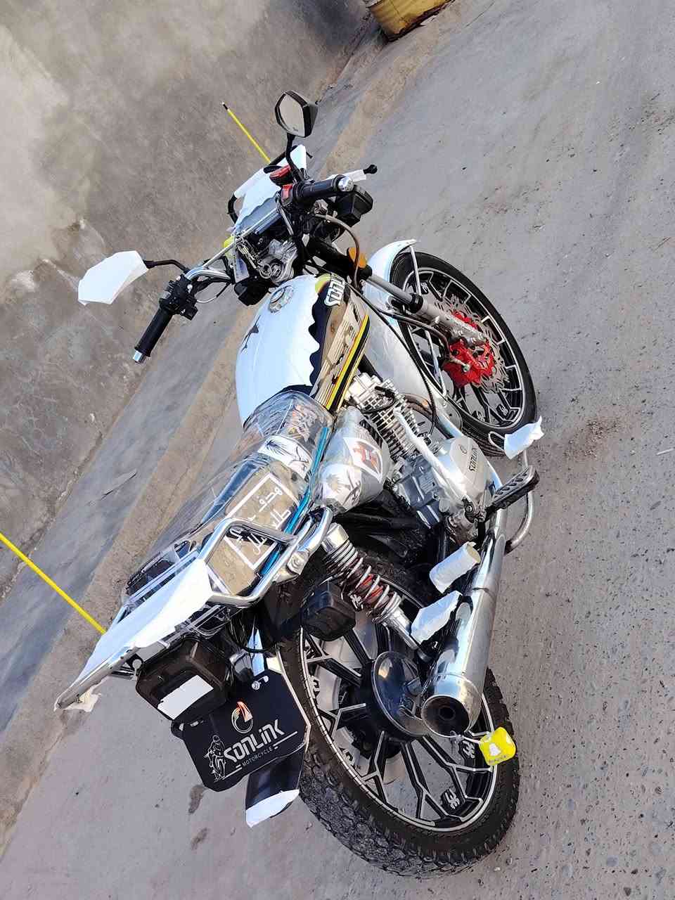 سلام عليكم ورحمة الله وبركاتة للبيع سيفان فول الفول 

موديل 2025👉✅☑️

محرك كبير 200✅☑️⚙️⚙️

مامفتوح🔧⚙️🛠

شاشه📟📟📟

سلف هدر شغال🔖🔋

لايت بلاجكتورات شغاله 🚦🚥🚨🚨

اشاير يمين يسار🚨🚥🚥🚨

السعر 680 وبيه مجال 👉💵

العنوان صلاح الدين قضاء العلم 👉👉👉📍📍

📲***********📲***********📲
