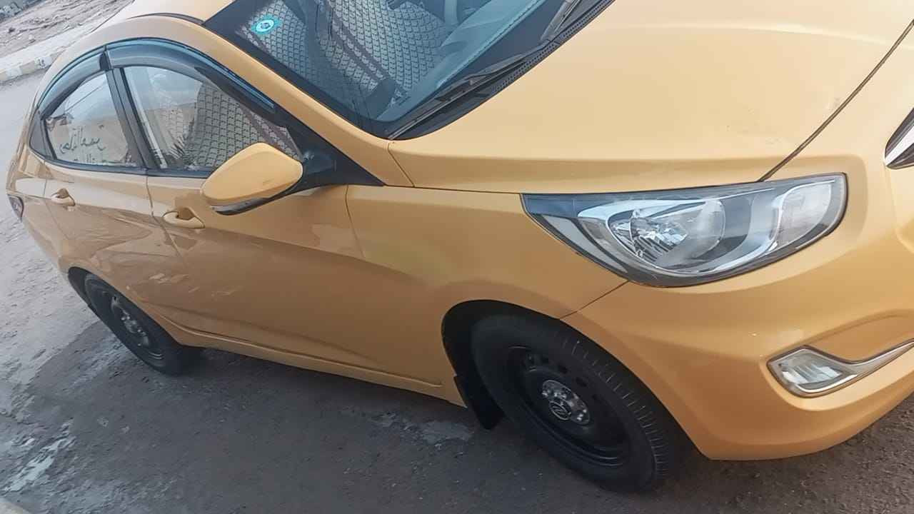 اكسنت موديل 2013 بأسمي سنوية لغاية 2028 مصفره هيئة وغرامات رقم بصرة 
مواصفات
إشارة بالمرايا
شاشة 
كامرة 
تبريد تدفئة شغال 
خليجي 
اصل اللون ابيض 
محرك وكير وكهربائيات وتخم تاير جاهزه للأخير 
السعر ٧٣ 
ترهم مراوس بسياره خصوصي 
مكان السيارة ناصريه 
رقم الهاتف : *********** ناصرية, ذي قار
