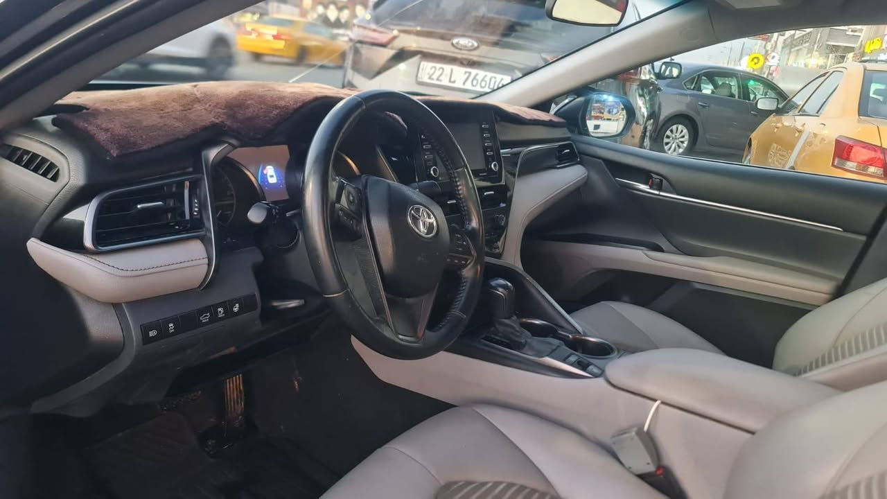 كامري SE 2021 للبيع
اخذتها كلين 

المواصفات :

1- تحكم ستيرن صفحتين 

2- كروز سرعة

3- قياده اليه ( تحديد المسار ) 

4- رادار امامي (180درجه )

5- شفتات سرعة

6- شاشة تحكم الاعطال 

7- شاشه أندرويد كبيرة 

8- كشنات جلد لون صحراوي + مقعد السائق كهربائي 

9- الايت زنون بلادي ( الناصي + العالي + الكشافات )

10- حساس عطل الإطارات 

11- حساس وقوف الي لمنع التصادم اثناء القيادة 

12- مدخل شحن( تايب سي + USB 3 )

13- ويل كب كروم رياضي

14- عداد السيارة 100 الف ميل

15- رقم شمالي (اربيل) الشكل الجديد 
ضررها ع أيدي جاملغ وبنيد
 والجهة ع يمين صبغ بين البابين أثر شخط متوفر صور الحادث بسيط وصطحي

السعر 164 جوه السوك مستعجل ع بيع

16-السيارة باسمي  السنوية ٢٠٢٨ تحويل ثاني يوم

للاستفسار الاتصل بالرقم او المراسلة على WhatsApp

***********

مكاني كركوك
