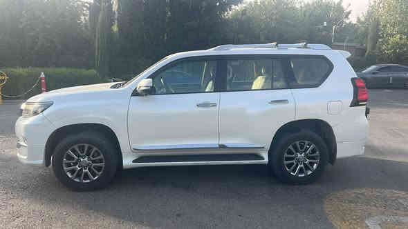 السلام عليكم .

للبيع تويوتا برادو  موديل20السبير ما نازل بشارع

 رقم بغداد بااسمي  الواحات الجديده هزه وسنويه 

ماشيه 53 الف كيلو  استخدام شخصي . 

محرك 6  سلندر 4000 
السعر43000$

مواصفات السيارة .نص الفول  

سيارة جديدة

بصمه.

المري شفط.والاشاير بالمري.

كراسي  جلد كهرباء  ( الاماميه ) 

تحكم استرين جهتين.

لايتات زنون.

حساسات خلفيه مع كأمره .

ثلاجه .

اسبير تعليك.

دخول ذكي .مع اربع جامات اوتو.

طفايه حريق .

نظام APS . 

شاشه الجبيره 

مانع انزلاق.  

السياره كفاله كير ومحرك ..بيهه شخطة  كما مبين في الصورة

 بغداد زيونة //رقم الهاتف  ***********
