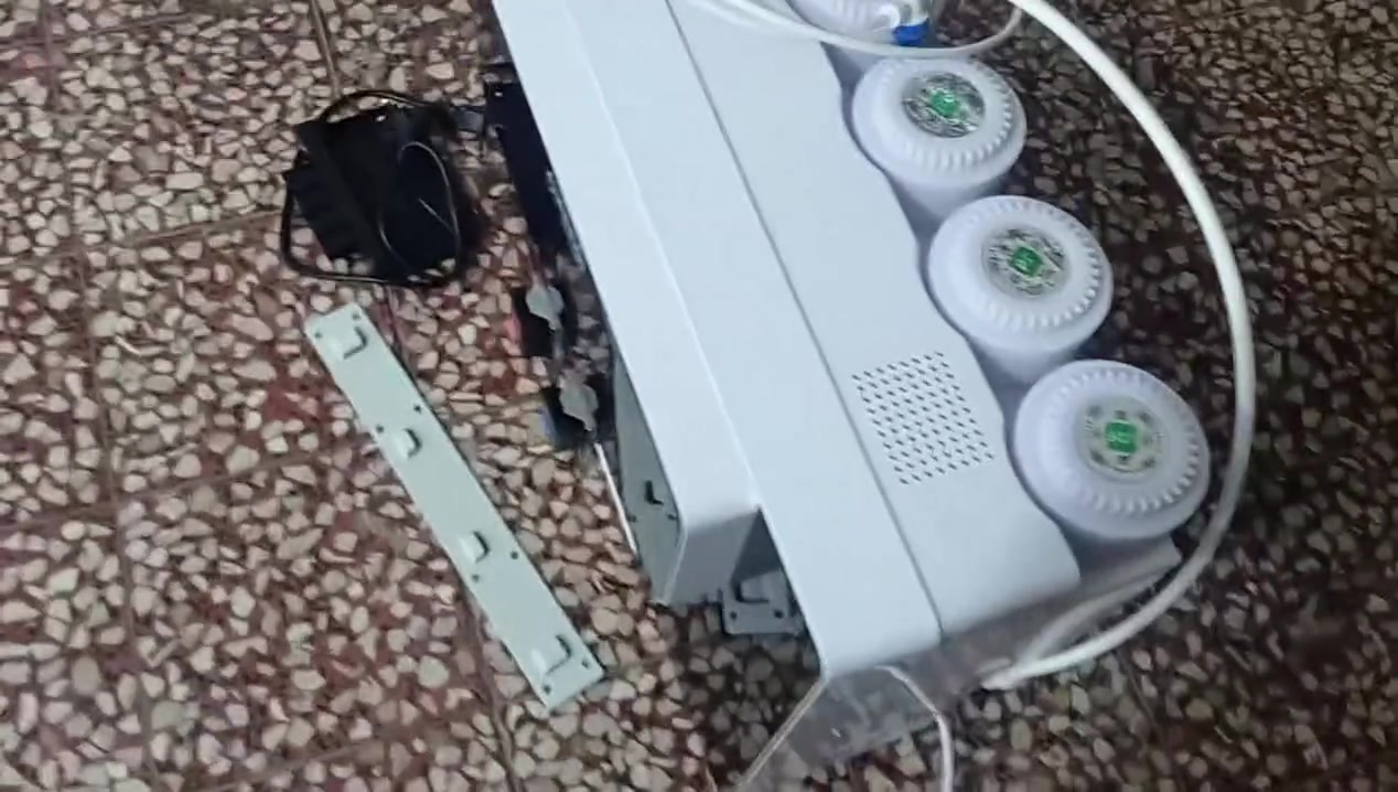 سلام عليكم جهاز تصفيه ماء هوبارد وحار جهاز جديد سعر350وبيه مجال //*********** )هاذ رقم بيه ويت ساب. مكان البصره
