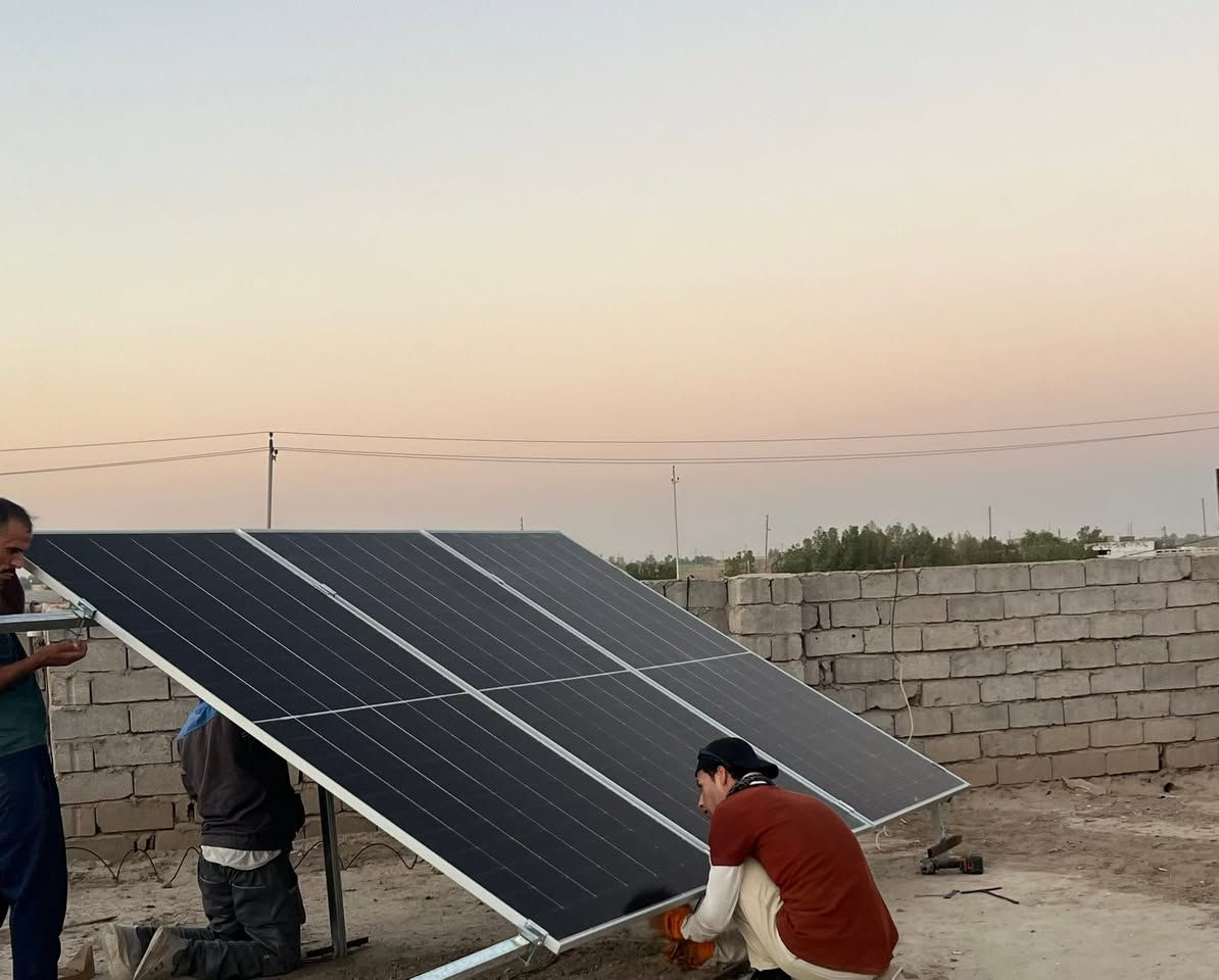 ☀️ تم بحمد الله تنصيب منظومة طاقة شمسية بقدرة 5 أمبير (ليلي ونهاري)
📍 الموقع: قضاء السدير

🔹 مكونات المنظومة:
✅ بطارية فيلستي سعة 5kWh بضمان 5 سنوات.
✅ انفيرتر فيلستي بقدرة 4kW بضمان سنتين.
✅ 3 ألواح جينكو سولار، قدرة كل لوح 620 واط، بضمان 15 سنة.
✅ هيكل حديد مغلون مقاوم للصدأ.
✅ بوردات حماية متكاملة مع جوزات مقاومة للحريق وحساسات للحماية من الأعطال.

📈 المنظومة قابلة للتطوير مستقبلاً لتصل إلى 10 أمبير ليلي ونهاري بكل سهولة.

🛠️ نوفر ضمان صيانة ومتابعة مجانية لمدة سنة كاملة يشمل جميع أعمال التركيب، والهيكل، والأسلاك، والجوزات.

📩 للاستفسار عبر الرسائل، أو الاتصال على الأرقام التالية:

📞 ***********
📞 ***********
📞 ***********
:::
