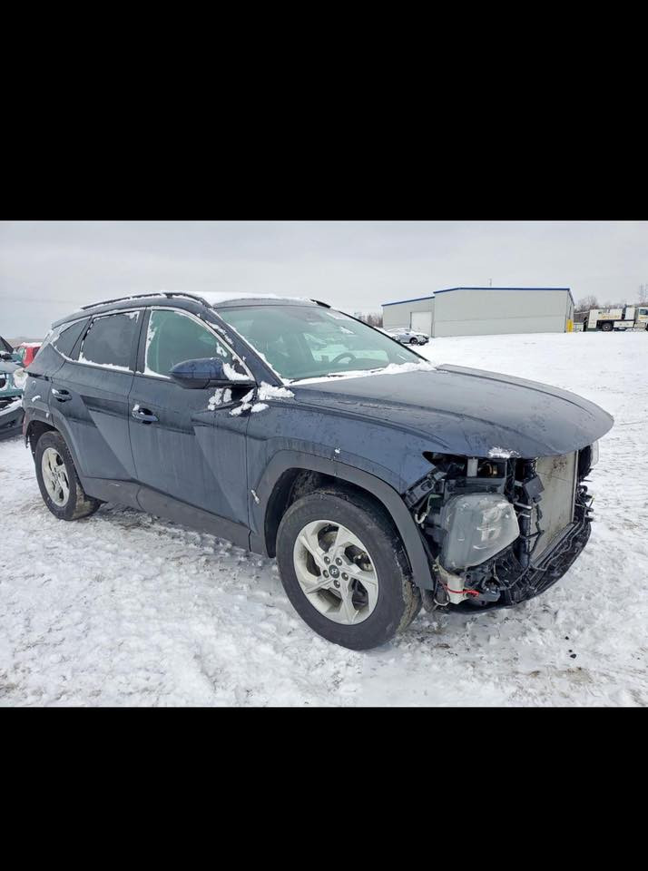 🚙 عرض سيارة – استيراد أمريكي
✅ مشمولة بامتياز كتاب الشهداء

📌 المركبة: 2024 Hyundai Tucson SEL
📌 الحالة: Run & Drive (المحرك يعمل والسيارة تمشي)
📌 المصدر: مزاد أمريكي

🔹 أهم المميزات:
• محرك اقتصادي واعتمادية عالية
• شاشة معلومات وترفيه حديثة
• كاميرا رجوع خلفية
• حساسات ومساعدات قيادة
• تجهيزات فئة SEL

📍 الموقع: السيارة حالياً في الميناء وجاهزة للاستلام

💰 السعر: مناسب وقابل للنقاش
📞 للتفاصيل أو الحجز تواصل عبر الخاص
***********
