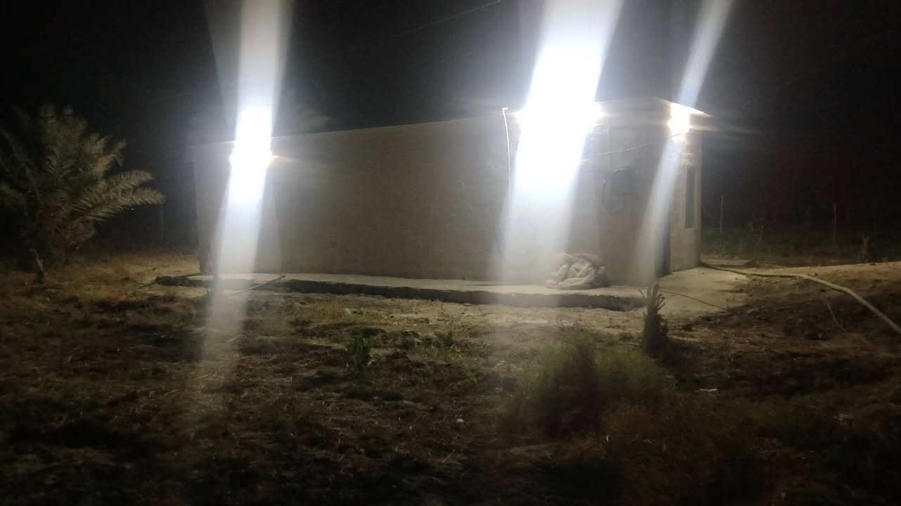 مزرعة مساحتها دونم و(٣٠٠م) مسيجة بي ار سي وبيها غرفتين وخدماتهن وكهرباء وعلى شارع رئيسي تبليط موقعها الدورة عرب جبور شارع 37 قرب تل أعمر ومضيف شيخ شفيق المعجون الجبور ومزورعة نخل٥٥نخلة وجت السعر ٤٠ واقع حال 
*********** واتساب ابو ليث 
***********
