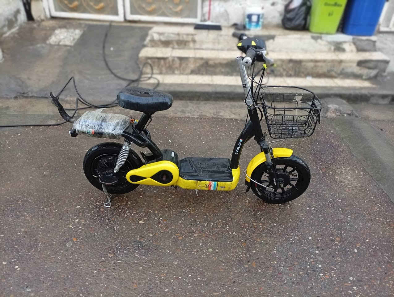 السلام عليكم للبيع دراجه شحن نقص فقط يده وبيه بعض الملاحظات يحتاجها ترتيب السعر ١٠٠   بيه مجال مكان بغداد الرقم ***********
