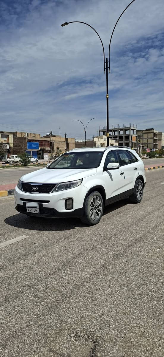 🚗 كيا سورنتو 2015  مواصفات كاملة ما عدا الفتحة
💎 المواصفات:

ترحيب عند الاقتراب (يفتح ويضيء تلقائيًا من متر)

لدّات بقبضة الباب ولمسات إضاءة مخفية بالأبواب

7 ركاب / كشنات جلد

ستائر داخلية بالأبواب 

تبريد ٣ قطع  اممي وسطي خلفي  وممتاز جدا جدا 

كامرة خلفية  

حساسات خلفية 

كل المواصفات موجودة باستثناء الفتحة السقفية

💰 السعر  166 ورقة 

📞 المهتم يتواصل خاص  الرقم *********** 
المكان( النجف )

📍 الموديل: 2015
⚙️ المحرك: GDI أربعة سلندر اقتصادي وقوي
⏱️ الممشى: 194 ألف كيلو 

السعر  166 ورقة $
