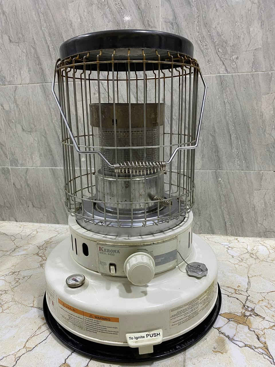 السلام عليكم 
صوبات نفطيه للبيع نوع ((KERONA))

النظافه مثل ما موضح بالصوره الصوبه المربعه ام المحكان والفتايل مبدله جديده ثنيناتهن للاستفسار اكثر تواصل وياي عل خاص او من هذا الرقم 

***********
