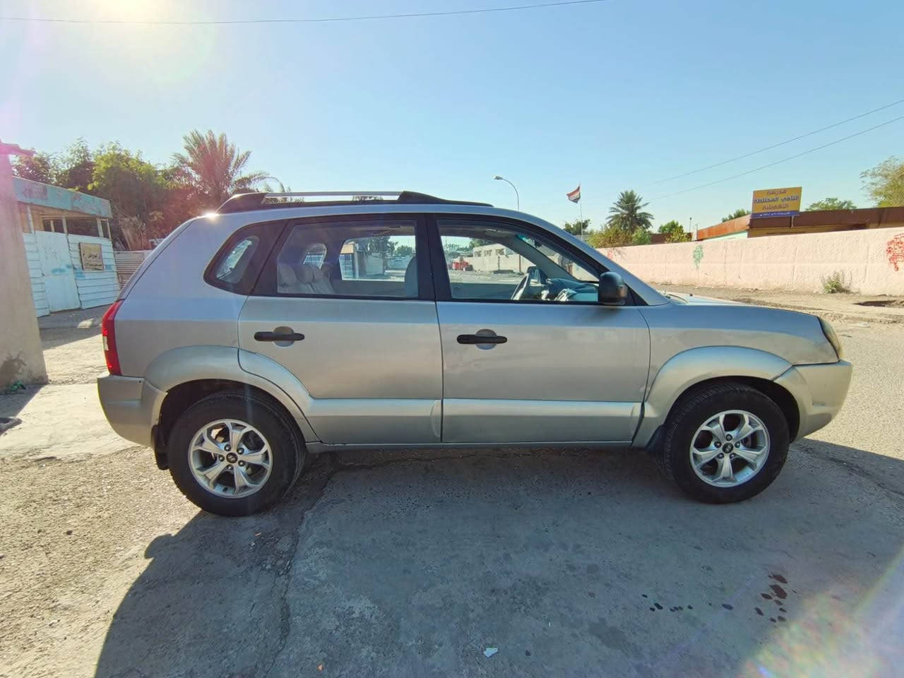 توسان ٢٠٠٩
نظيفة استعمال بيت 
بيها قطعة صبغ الباب الخلفي العكس السايق
الباقي كفالة بشرط
محرك ٢٠٠٠ 
٤ سلندر
كير مكينة كفالة 
تدفئة تبريد 
صدر جديد 
اذاين مكينة جدد
تخم تاير جديد
ادامة كاملة لمنظومة الهواء والبانزين من نوزلات وبلكات وايسي وحساسات كاملة كلَ جديد مال تفصيخ
باتري جديد
قاعدة فيت بم 
وفيت بم
دوشمة ارضيات جلد 
دوشمة كشنات 
دوشمة تنتة كنتارة 
شاشة وكامرة 
كهربائيات كاملة ع اخر حبة
رقم اربيل ب اسمي 
-نواقصها
*بيها قطعة صبغ*
*البنيد جارد وبداية القمارة*
*الدعامية الامامية بيها طخات*
*روس رواط الايمن*
للاستفسار:اتصال او واتساب 
***********
*********** بغداد, العراق
