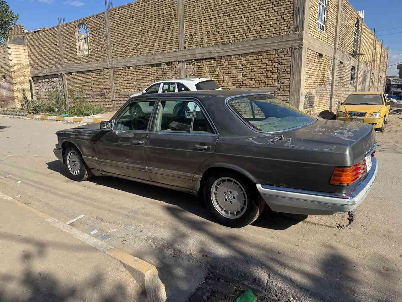 السلام عليكم للبيع أو  مراوس مارسدس جامبو مديل 88 مكينه وكير فيفتي جدد دواخل حلوه كهربايات كلها شغاله حداديه حلوه رقم ذي قار مشروع وطني سنويه 27 ضايعه السعر25 وبيه مجال مكاني الناصريه مركز رقم *********** ناصرية, ذي قار
