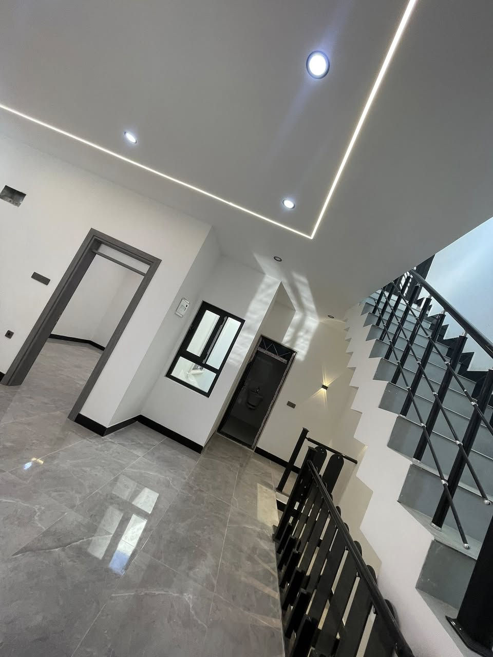 بيت لللبيع  في حي السكر الاولى105م يم الركن الواجهه 7.5م  قريب عن المستشفى الخنساء  باب للاستفسار الاتصال على الارقام التاليه او مراجعة مكتب دور الموصل للعقارات العامة مقابل باب كلية طب الاسنان جامعة الموصل جامعة الموصل الباب الرئيسي  بيت تصميم تركي البيت درجة اولى فول موصفات ***********—***********—
