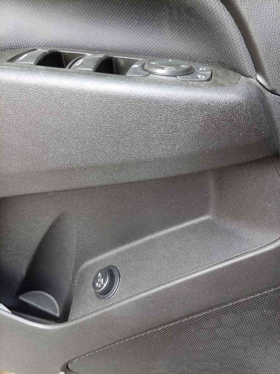 #المركبة : شيفرولية ايكونكس فئة LT موديل ٢٠٢١
#الضرر :طخة خفيفة في مقدمة البنيد فقط 
#الرقم : مرقم اربيل الرقم الحديث ( تحويل او وكالة )

#المواصفات :
▪️السيارة : #شوفرليت #ايكونكس لون اسود
▪️الموديل : 2022
▪️المحرك : 1.5L توربو (اربعة سلندر) 
▪️حجم الويل: ويل كب حجم 19 مع طقم تايرات بحالة ممتازة
▪️حساس امامي اصل 
▪️حساس خلفي اصل
▪️رادار امامي مانع تصادم
▪️رادار جانبي (نقاط عمياء)
▪️تحديد مسار
▪️كامرة خلفية دوارة اصل
▪️لايتات ثلاث عدسات زينون ابيض عالي وناصي اصل مع حاجب LED
▪️بصمات عدد 2 للابواب مع بصمة تشغيل
▪️غرفة السيارة جلد مشمشي واسود
▪️تحكم فول كهرباء لكرسي السائق
▪️شاشة الدشبول حجم كبير
▪️تبريد قطعتين امامي وخلفي
▪️تدفئة لكشنات المقدمة
▪️تدفئة بالستيرن
▪️جنطة كهرباء
▪️تشغيل عن بعد
▪️سايد بريك دكمة
▪️سستم صوت
▪️تحكم ستيرن جهتين بلوتوث وحاكية وكروس سرعة وتحكم صوت 
▪️نظام ABS مانع انزلاق

#نكفل السيارة من الغرق  والشاصي .

السعر المطلوب ١٤٥ ورقة مع المجال


**إذا كنت صاحب هذا الإعلان وتريد حذفه لأي سبب، رجاءا أرسل رسالة إلى الدعم الفني**