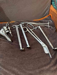 أدوات مال مطهرچية ومال جراحة قديمة متكونة من 6 قطعة الكل فولاذ أبيض مق...