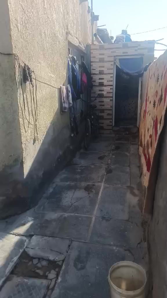 بيت للبيع منطقه ال ابو جاسم نهايه شارع الوقفه مساحه البيت 180 متر، الاستفسار ***********
